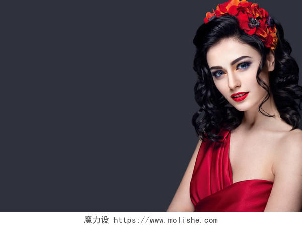美丽的女人肖像穿着红色衣服嘴唇女生头发长头发美女